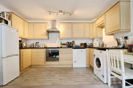 2 bedroom Flat for sale in Sharps Court, Cooks Way, Hitchin