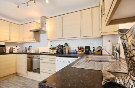 2 bedroom Flat for sale in Sharps Court, Cooks Way, Hitchin