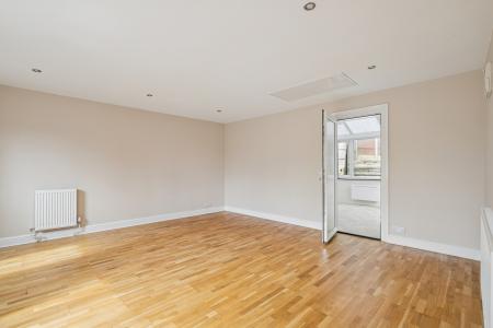 5 bedroom Detached house to let in Wedgewood Road, Hitchin, SG4