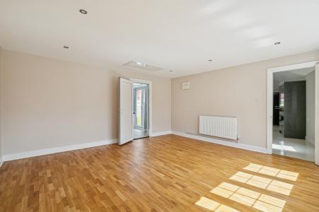 5 bedroom Detached house to let in Wedgewood Road, Hitchin, SG4