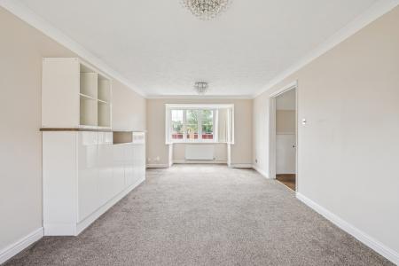 5 bedroom Detached house to let in Wedgewood Road, Hitchin, SG4