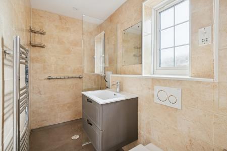 5 bedroom Detached house to let in Wedgewood Road, Hitchin, SG4