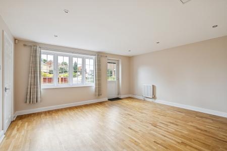 5 bedroom Detached house to let in Wedgewood Road, Hitchin, SG4