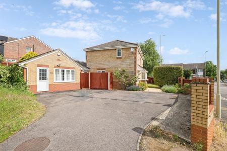 5 bedroom Detached house to let in Wedgewood Road, Hitchin, SG4