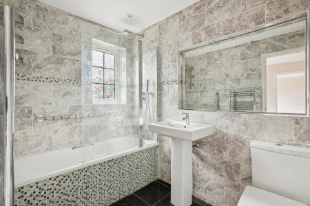 5 bedroom Detached house to let in Wedgewood Road, Hitchin, SG4