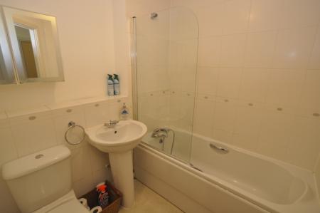 2 bedroom Flat to let in Sharps Court, Hitchin, SG4