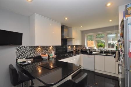 4 bedroom Detached house to let in Talbot Street, Hitchin, SG5