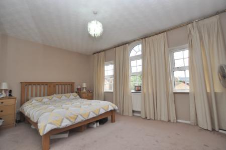 4 bedroom Detached house to let in Talbot Street, Hitchin, SG5