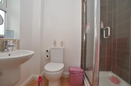 4 bedroom Semi-detached house to let in Weavers Orchard, Arlesey, SG15