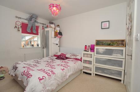 4 bedroom Semi-detached house to let in Weavers Orchard, Arlesey, SG15