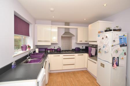 4 bedroom Semi-detached house to let in Weavers Orchard, Arlesey, SG15