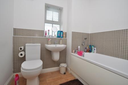 4 bedroom Semi-detached house to let in Weavers Orchard, Arlesey, SG15