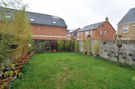 4 bedroom Semi-detached house to let in Weavers Orchard, Arlesey, SG15