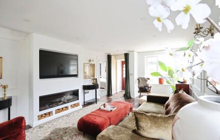 4 bedroom Detached house for sale in Castles Close, Stotfold