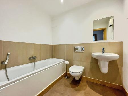 2 bedroom Flat to let in Johnson Place, Walsworth Road, Hitchin, SG4