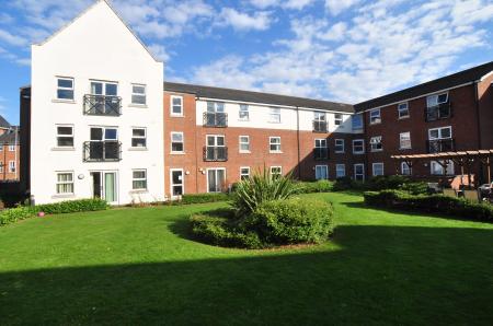 2 bedroom Flat to let in Johnson Place, Walsworth Road, Hitchin, SG4