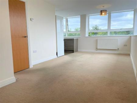 2 bedroom Flat to let in Skyline Apartments, Stevenage, SG1