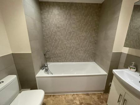 2 bedroom Flat to let in Skyline Apartments, Stevenage, SG1