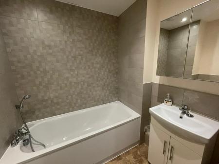 2 bedroom Flat to let in Skyline Apartments, Stevenage, SG1