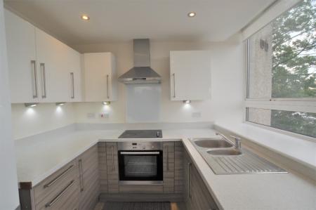 2 bedroom Flat to let in Skyline Apartments, Stevenage, SG1