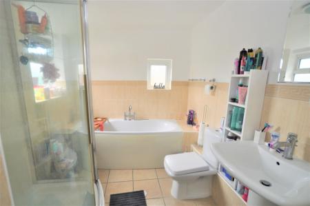 2 bedroom Terraced House to let in Highbury Road, Hitchin, SG4