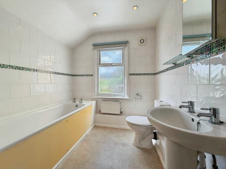 2 bedroom Detached house to let in Periwinkle Lane, Hitchin, SG5