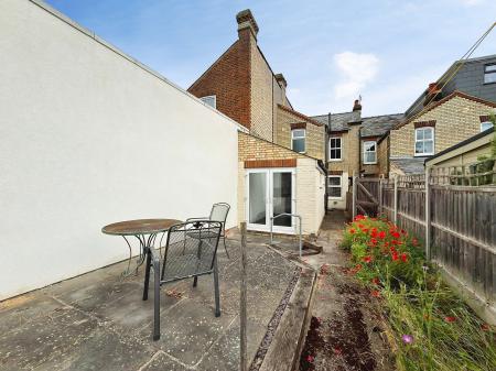 2 bedroom Detached house to let in Periwinkle Lane, Hitchin, SG5
