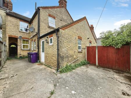 1 bedroom Flat to let in Kings Road, Hitchin, SG5