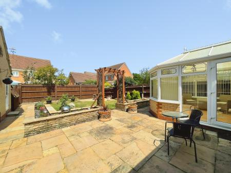 4 bedroom Detached house to let in Brunel Drive, Biggleswade, SG18