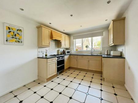 4 bedroom Detached house to let in Brunel Drive, Biggleswade, SG18