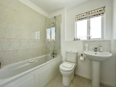 4 bedroom Detached house to let in Brunel Drive, Biggleswade, SG18