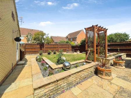 4 bedroom Detached house to let in Brunel Drive, Biggleswade, SG18