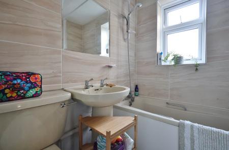 1 bedroom Ground floor maisonette for sale in St. Annes Court, St. Annes Road, Hitchin