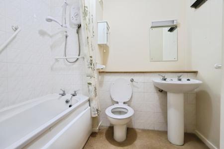 1 bedroom Flat for sale in Regal Court, Bancroft, Hitchin