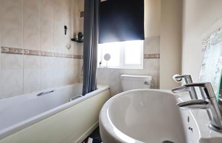 3 bedroom Semi-detached house for sale in Laxton Close, Luton
