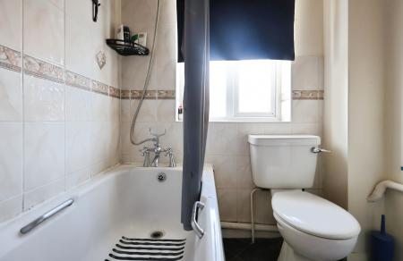 3 bedroom Semi-detached house for sale in Laxton Close, Luton