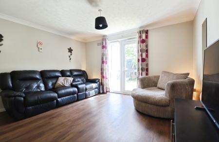 3 bedroom Semi-detached house for sale in Laxton Close, Luton