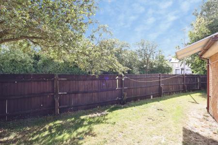 3 bedroom Semi-detached house for sale in Laxton Close, Luton