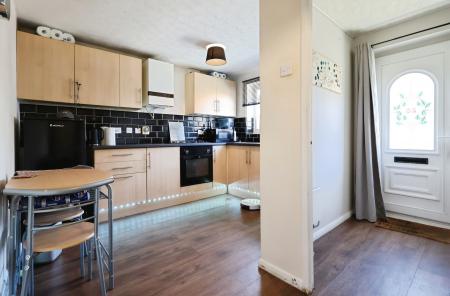 3 bedroom Semi-detached house for sale in Laxton Close, Luton