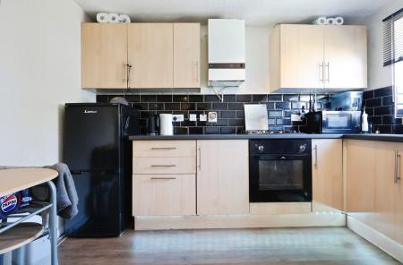 3 bedroom Semi-detached house for sale in Laxton Close, Luton