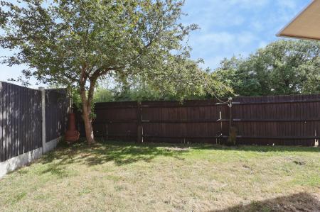 3 bedroom Semi-detached house for sale in Laxton Close, Luton