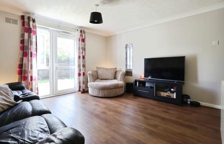 3 bedroom Semi-detached house for sale in Laxton Close, Luton
