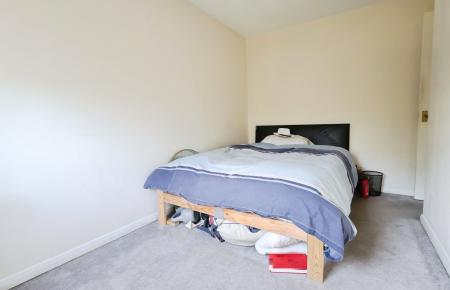3 bedroom Semi-detached house for sale in Laxton Close, Luton