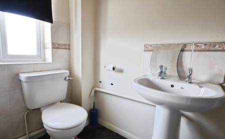 3 bedroom Semi-detached house for sale in Laxton Close, Luton
