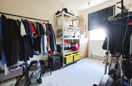 3 bedroom Semi-detached house for sale in Laxton Close, Luton