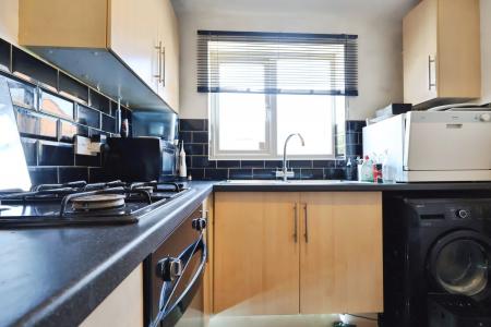 3 bedroom Semi-detached house for sale in Laxton Close, Luton