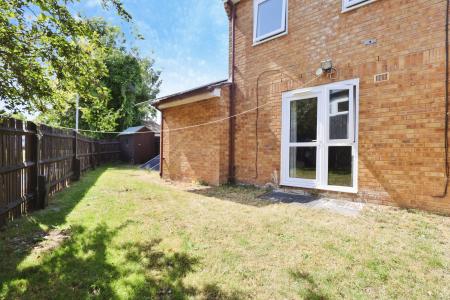 3 bedroom Semi-detached house for sale in Laxton Close, Luton