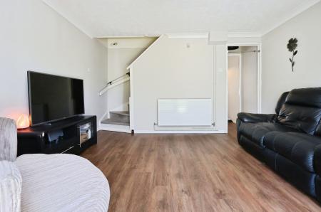 3 bedroom Semi-detached house for sale in Laxton Close, Luton