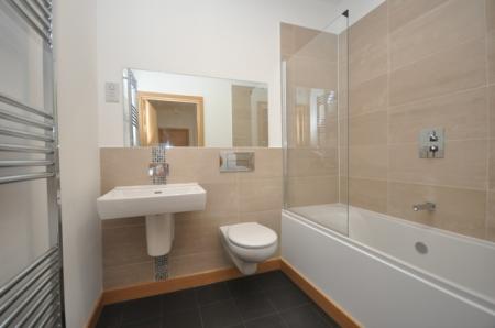 2 bedroom Flat to let in Lyon Court, Walsworth Road, Hitchin, SG4