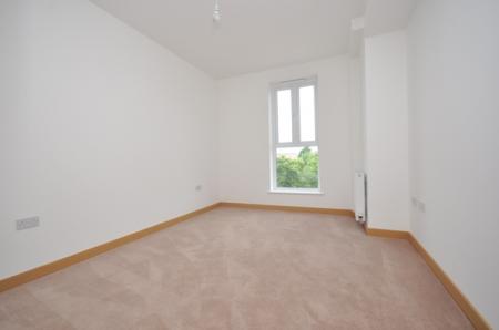 2 bedroom Flat to let in Lyon Court, Walsworth Road, Hitchin, SG4